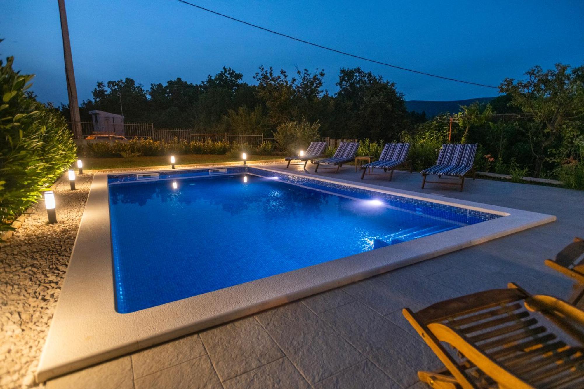 Villa Latica Dicmo Экстерьер фото