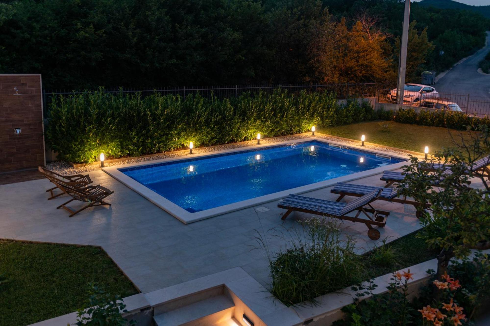 Villa Latica Dicmo Экстерьер фото