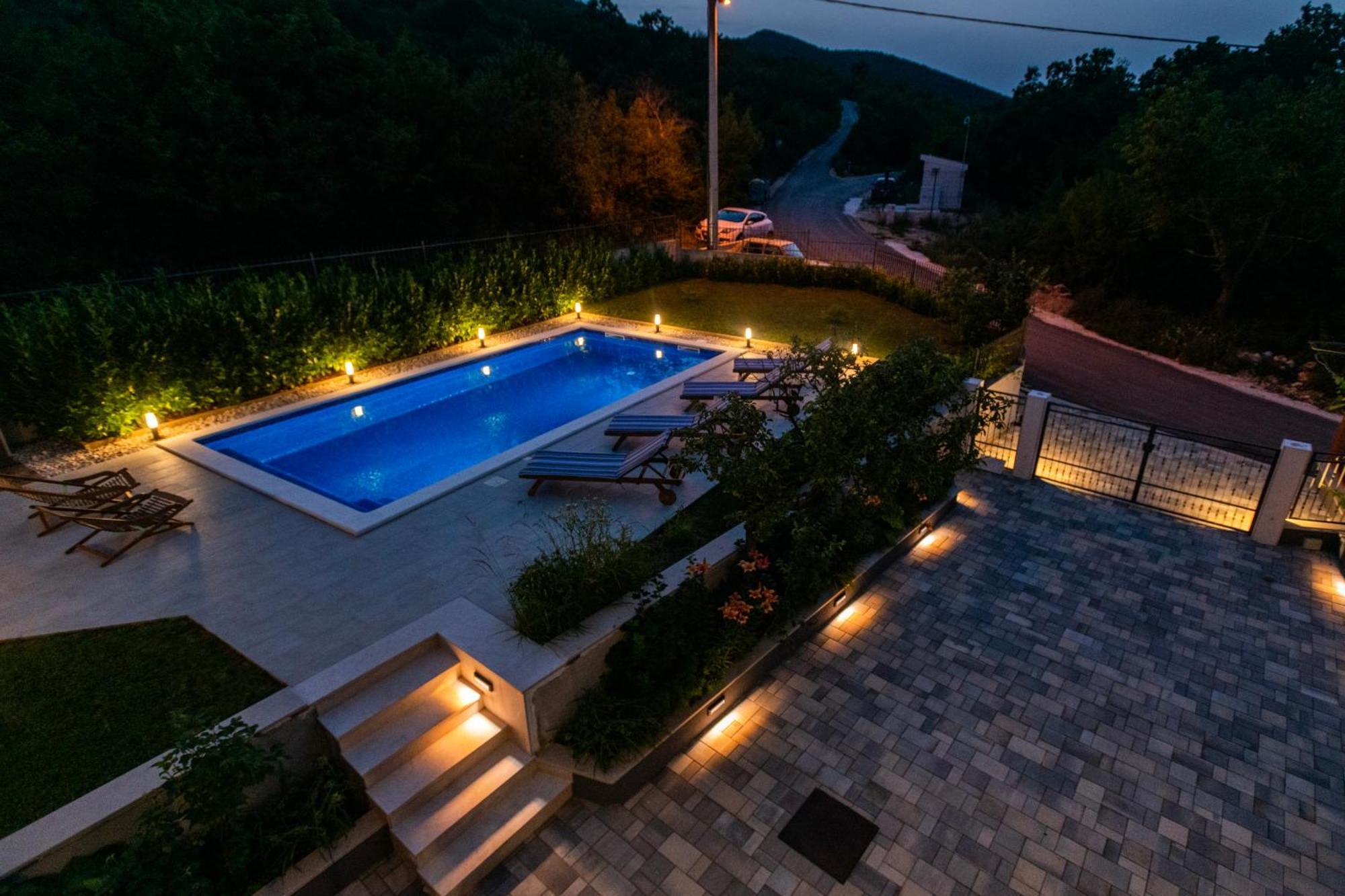 Villa Latica Dicmo Экстерьер фото