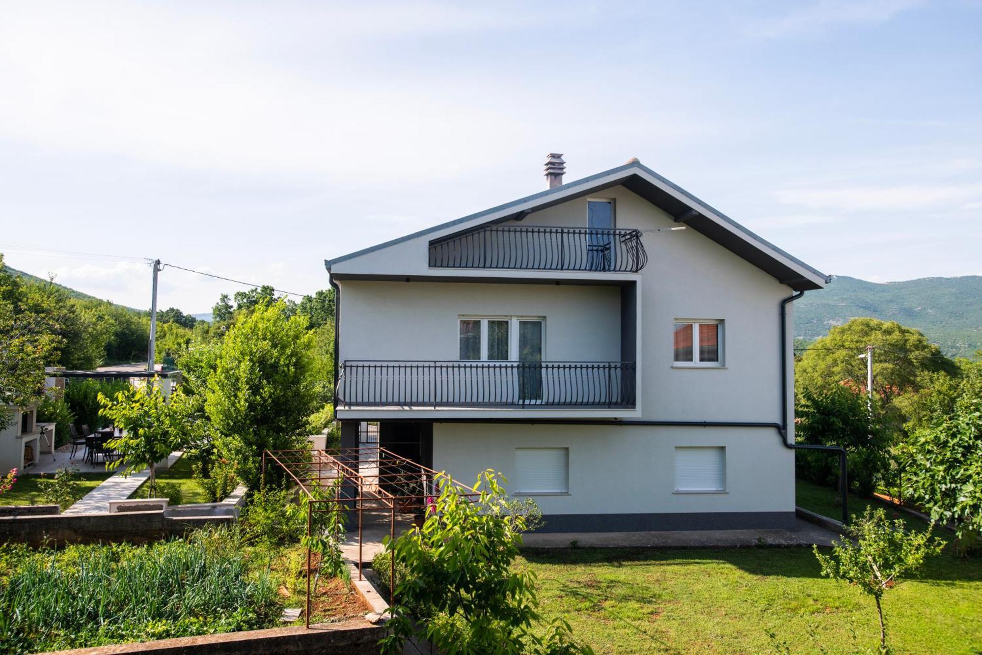 Villa Latica Dicmo Экстерьер фото
